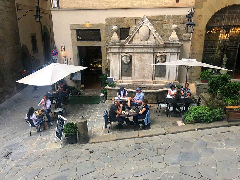 A little cafe in Arezzo