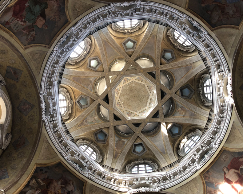 The decorative ceiling of Real Chiesa di San Lorenzo