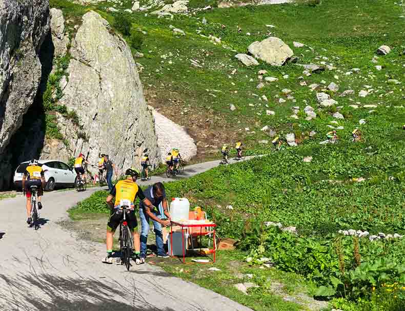 A water stop at La Fausto Coppi Gran Fondo