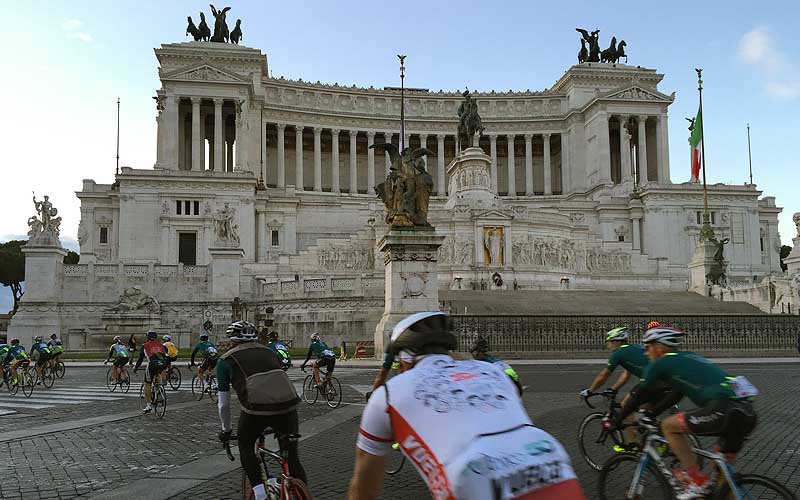 Riding past the Victor Emmanuel II National Monument during the Roma Gran Fondo