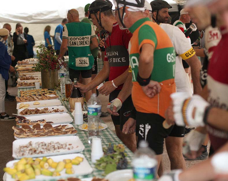 The mid ride food station at L'Eroica