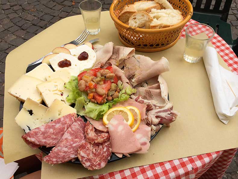 Prosecco and an antipasto plate in Asolo