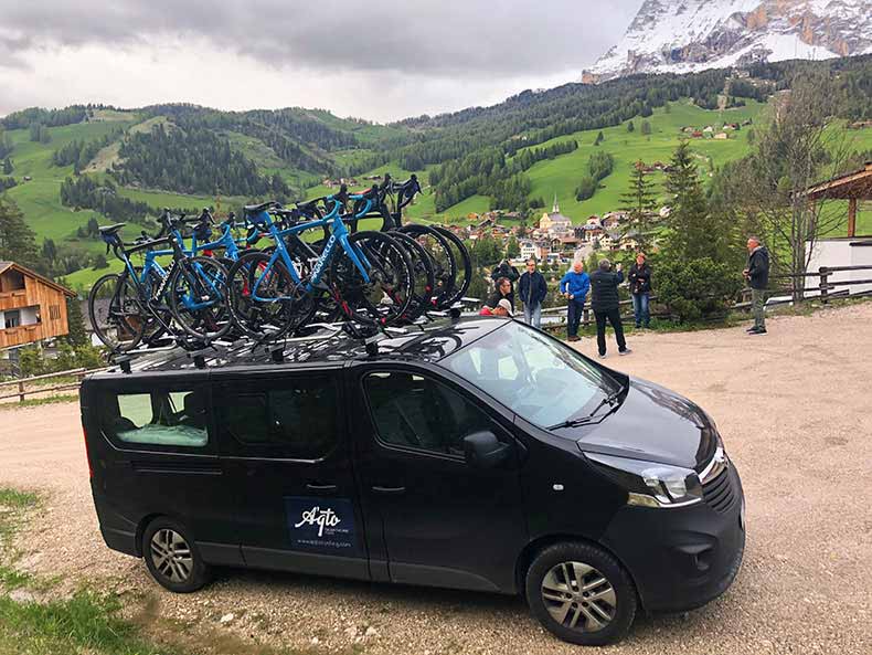 A van with 9 bike on the roof