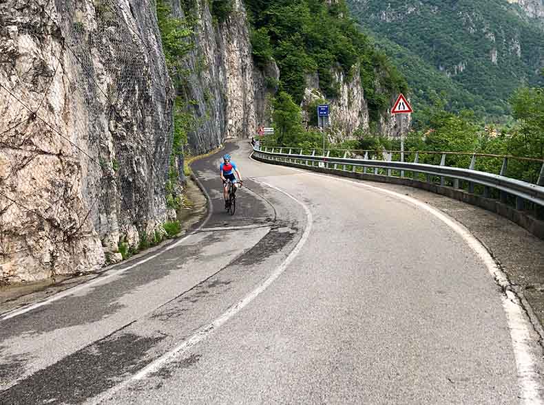 A cyclist riding around lake Como