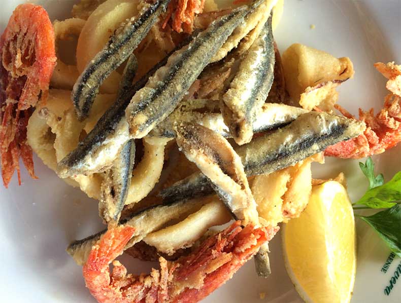a plate of Fritto misto d mare