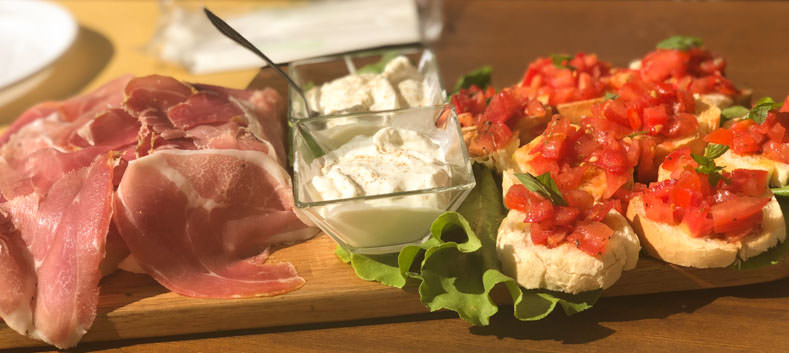 Prosciutto crudo and tomato bruschetta