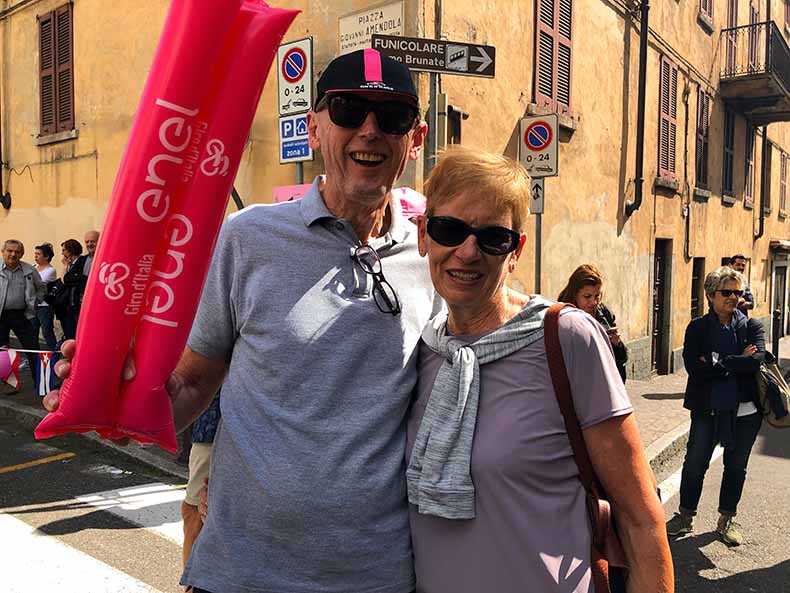 two spectators at the Giro d'Italia