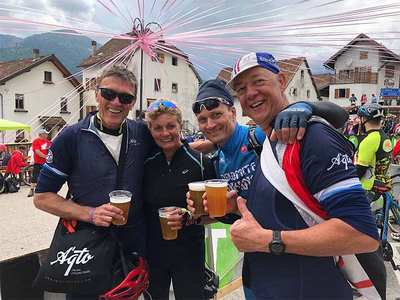 Four cyclist celebrating the Giro on the side of the road