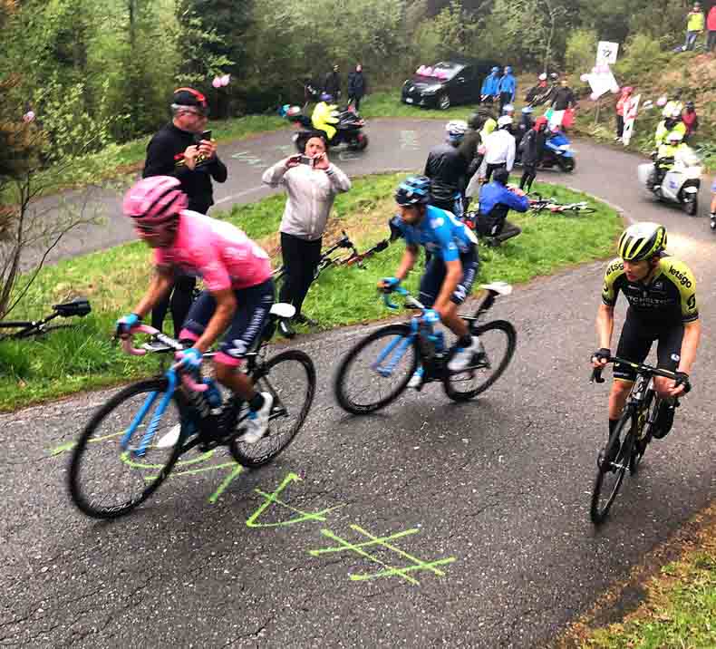 The Giro race going up Passo Mortirolo