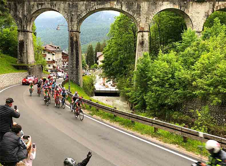 The Giro race passing through Cortina d'Ampezzo