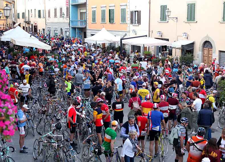 The piazza in Gaiole in Chianti full of riders who have finished the L'eroica