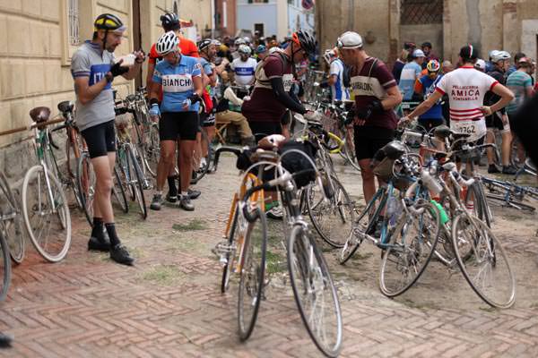 A refreshment stop during L'Eroica