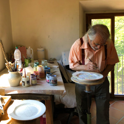 A man painting Tuscan ceramics